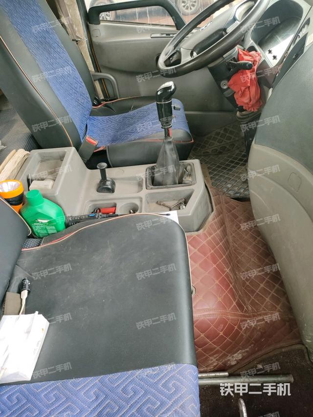 駕駛室內(nèi)部（駕駛室/操作室）