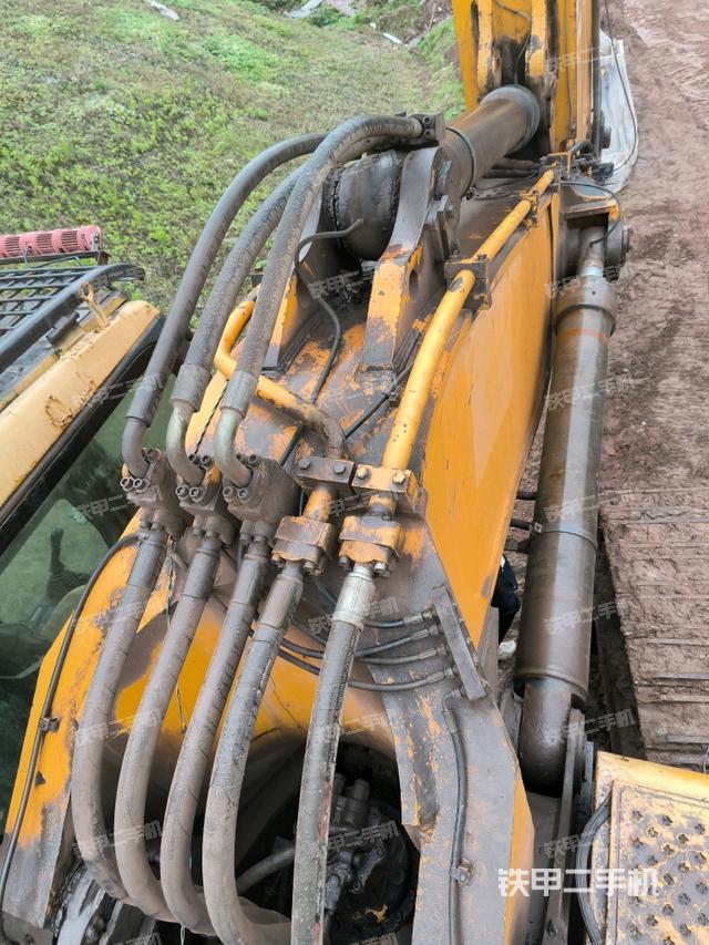 大臂背部俯視（工作和回轉(zhuǎn)裝置）