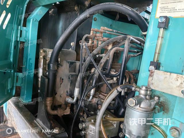 液壓泵艙室正面整體(整機(jī)外觀) 液壓泵艙室正面整體(整機(jī)外觀)