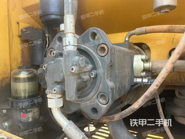 液壓泵艙室正面整體（整機(jī)外觀）