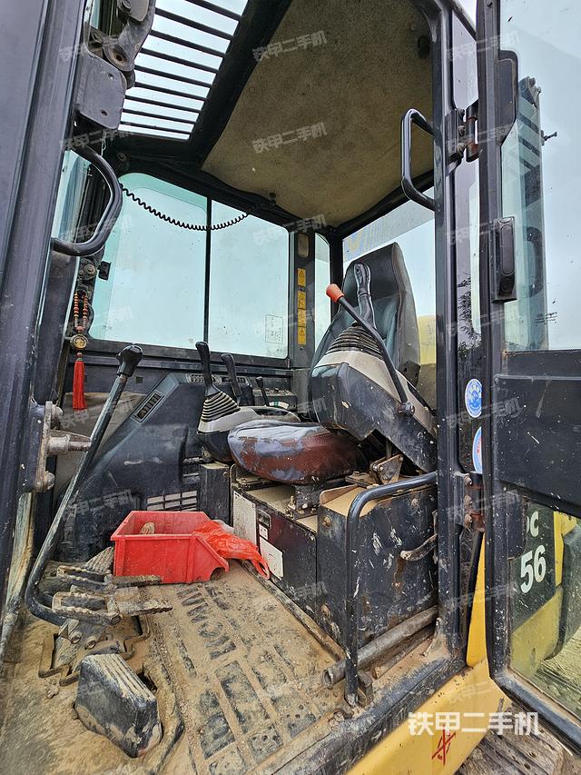 驾驶室整体（整机外观）