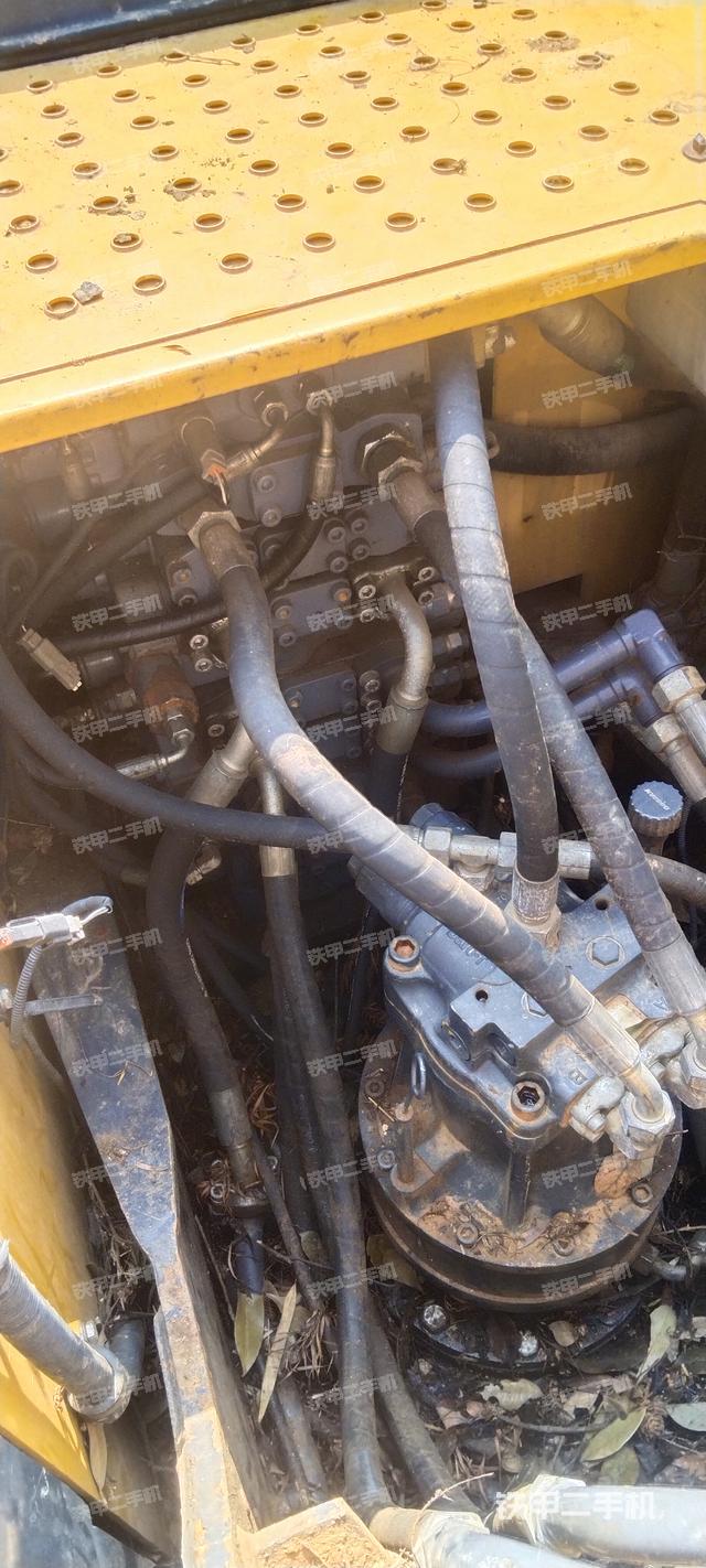 回转马达和主控阀（整机外观）