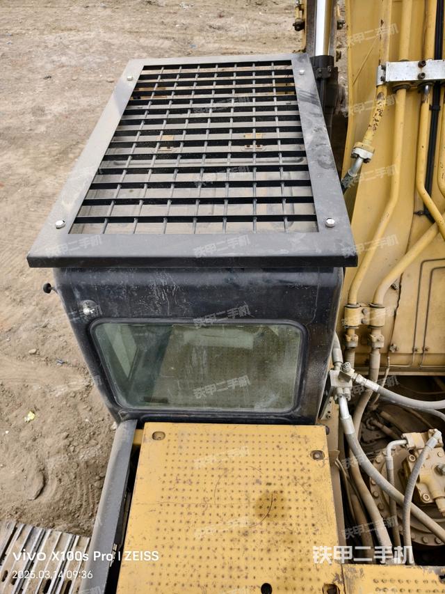 駕駛室頂部（整機外觀）