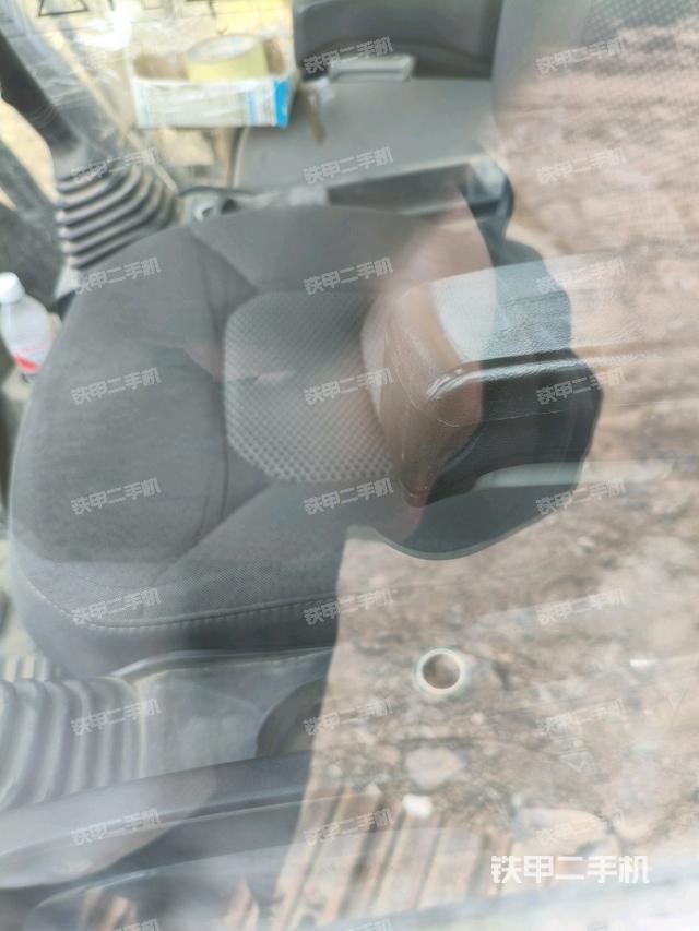 座椅右側(cè)控制臺/鑰匙門/油門/含右手柄（駕駛室部分）