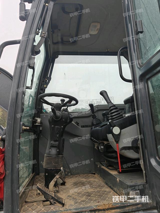 ?駕駛室正側(cè)（駕駛室部分）