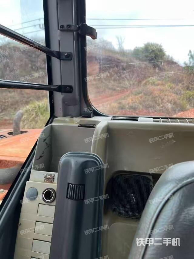 后窗玻璃角標(biāo)（駕駛室部分）