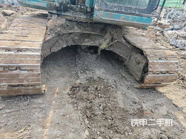 轉(zhuǎn)盤和下車架正前（工作和回轉(zhuǎn)裝置）