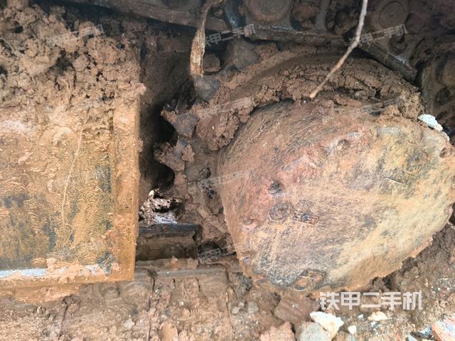 右驅動輪（行走機構）