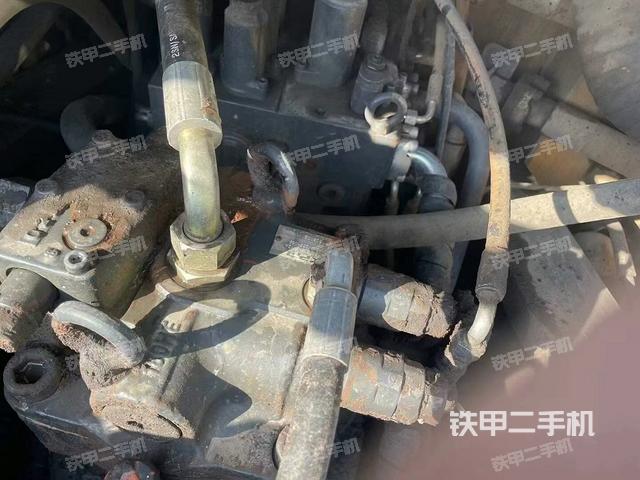 回轉(zhuǎn)馬達(dá)和主控閥（整機(jī)外觀）