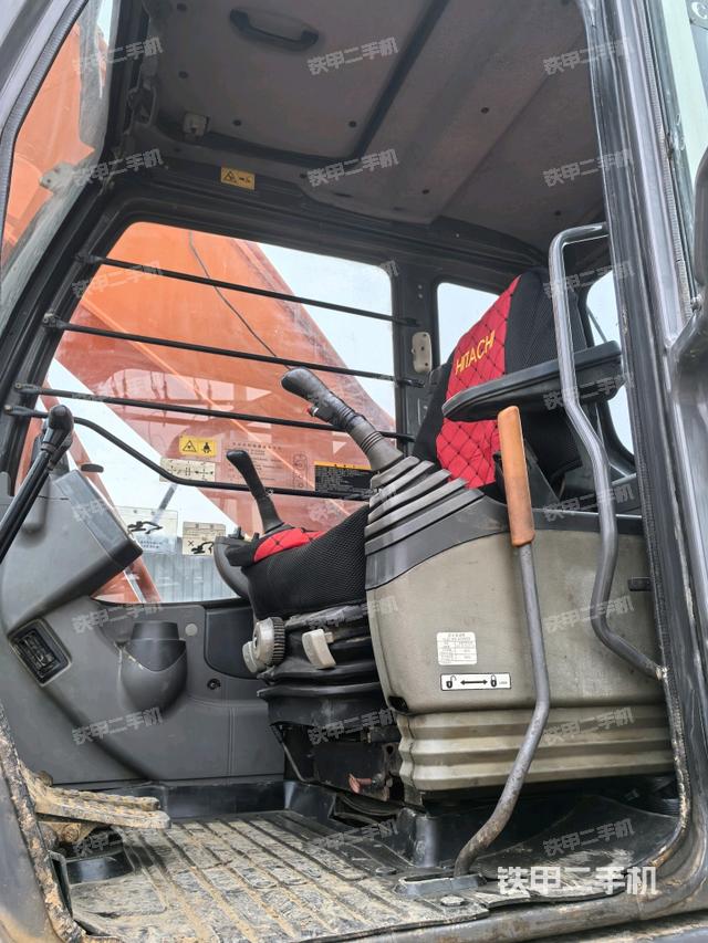 駕駛室整體（整機外觀）