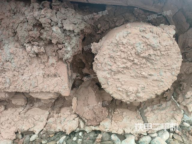 右驅(qū)動輪（行走機構(gòu)）