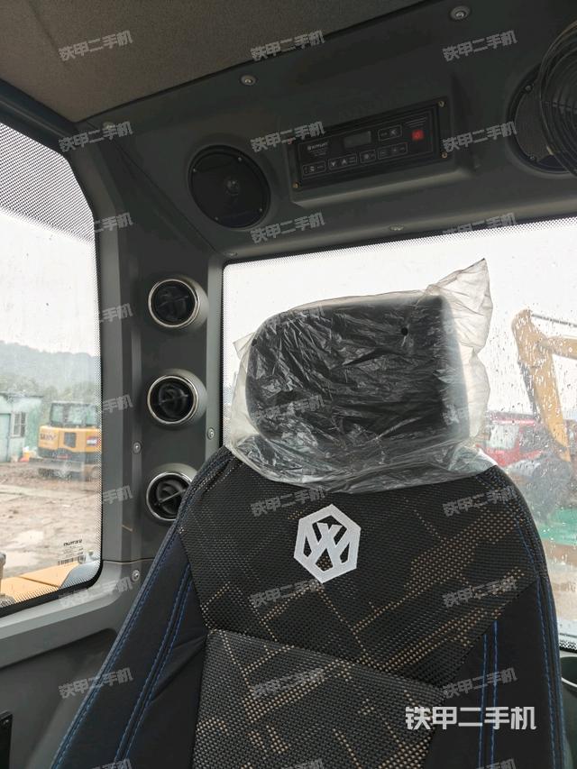 座椅右側(cè)控制臺/鑰匙門/油門/含右手柄（駕駛室部分）