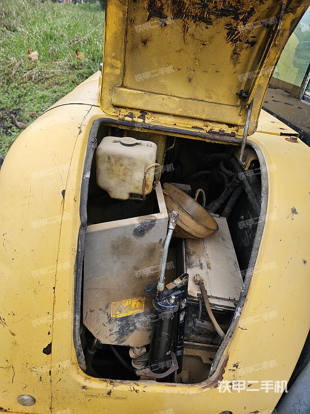 回转马达和主控阀（整机外观）