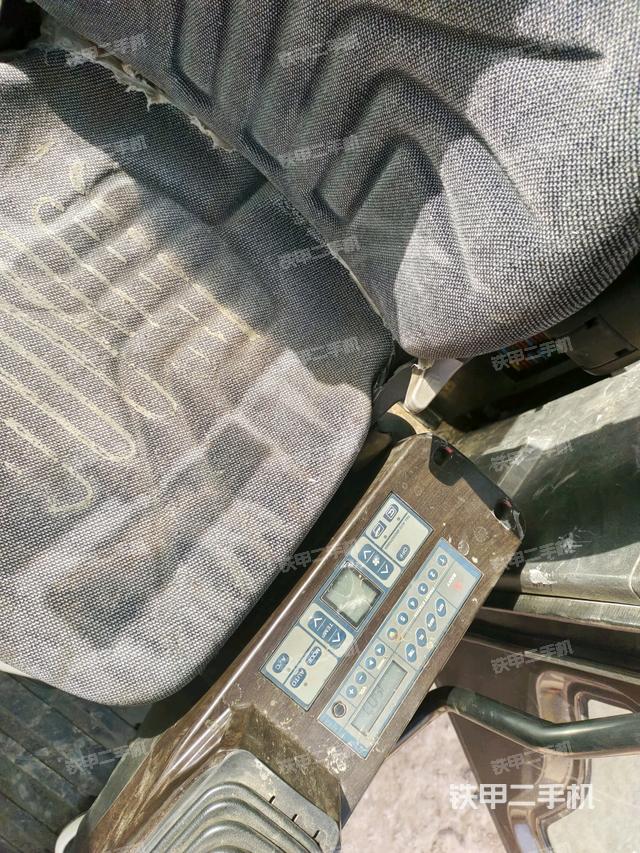 座椅左側(cè)控制臺/音響/含左手柄(駕駛室部分) 座椅左側(cè)控制臺/音響/含左手柄(駕駛室部分)