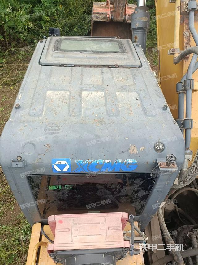 駕駛室頂部(整機(jī)外觀) 駕駛室頂部(整機(jī)外觀)