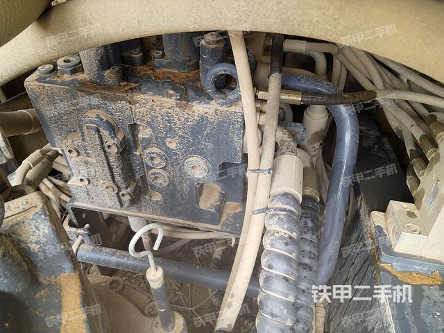 驾驶室顶部（整机外观）