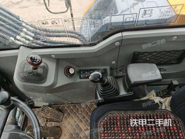 座椅左側(cè)控制臺/音響/含左手柄（駕駛室部分）