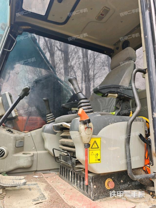 駕駛室整體（整機(jī)外觀）