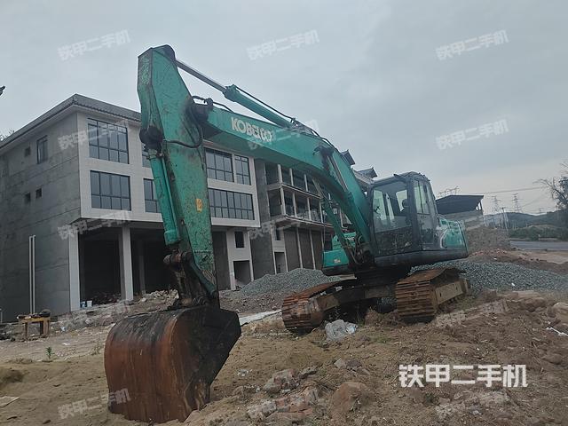 神钢SK200超8挖掘机