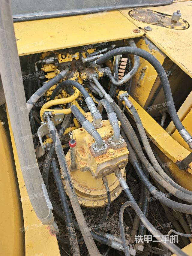 回轉(zhuǎn)馬達和主控閥（整機外觀）