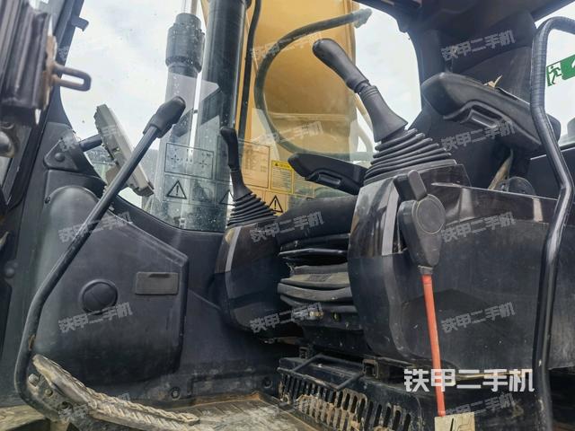 駕駛室整體(整機(jī)外觀) 駕駛室整體(整機(jī)外觀)