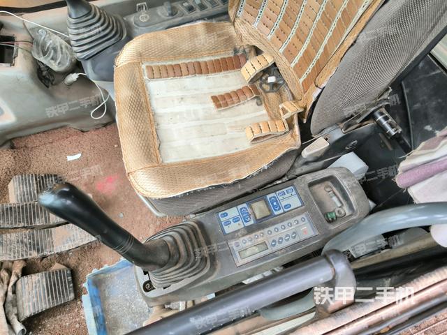 座椅左側(cè)控制臺/音響/含左手柄（駕駛室部分）