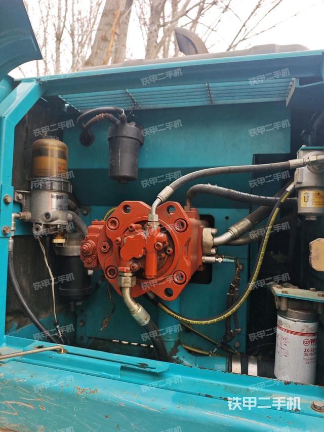 液壓泵艙室正面整體（整機(jī)外觀）