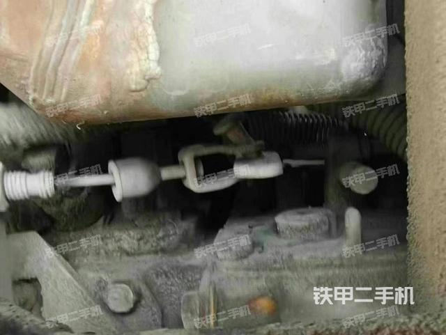 回轉(zhuǎn)馬達(dá)和主控閥(整機(jī)外觀) 回轉(zhuǎn)馬達(dá)和主控閥(整機(jī)外觀)