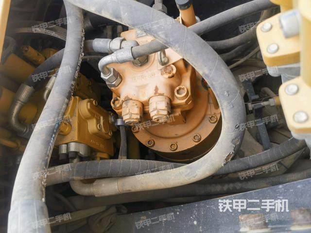 回轉(zhuǎn)馬達(dá)和主控閥(整機(jī)外觀) 回轉(zhuǎn)馬達(dá)和主控閥(整機(jī)外觀)