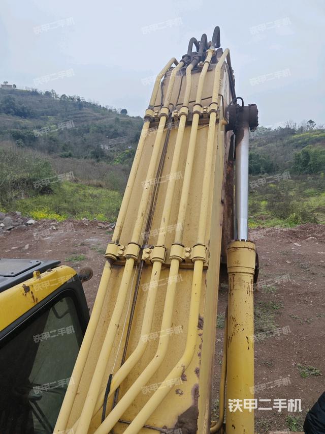 大臂背部俯視（工作和回轉(zhuǎn)裝置）