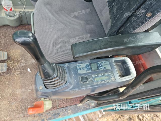 座椅左側(cè)控制臺(tái)/音響/含左手柄（駕駛室部分）