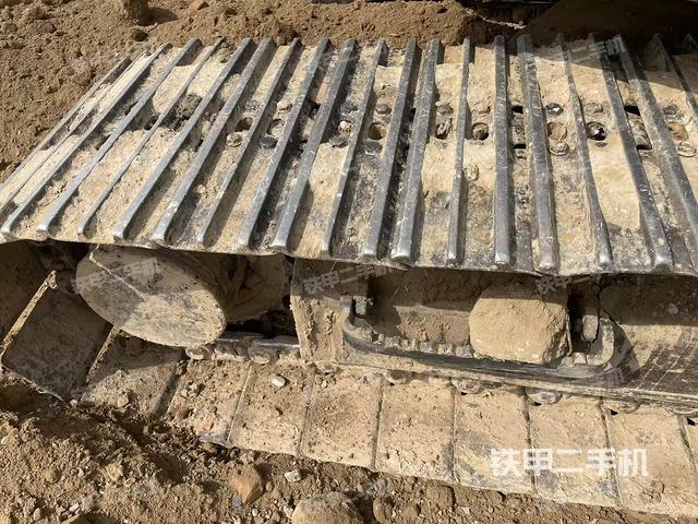 單側(cè)履帶整體(整機外觀) 單側(cè)履帶整體(整機外觀)