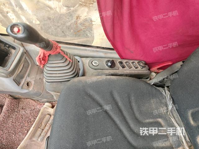 座椅右側(cè)控制臺/鑰匙門/油門/含右手柄（駕駛室部分）