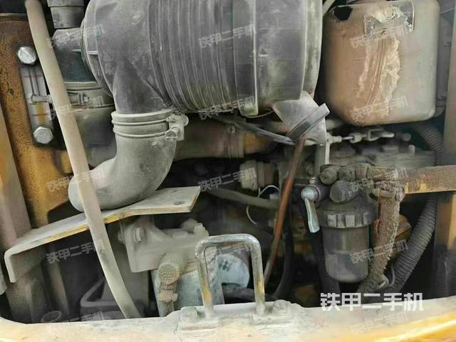 液壓泵艙室正面整體(整機(jī)外觀) 液壓泵艙室正面整體(整機(jī)外觀)