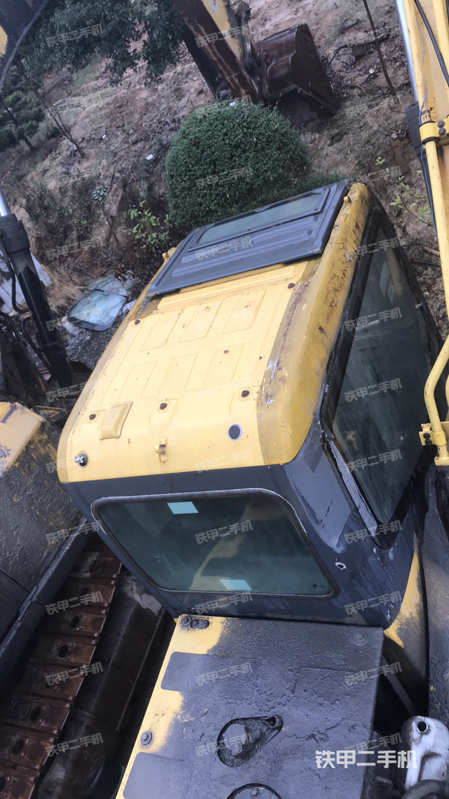 驾驶室顶部（整机外观）