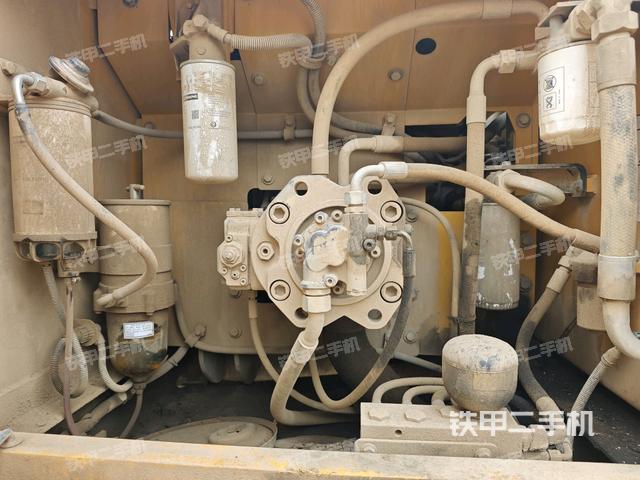 液壓泵艙室正面整體(整機(jī)外觀) 液壓泵艙室正面整體(整機(jī)外觀)