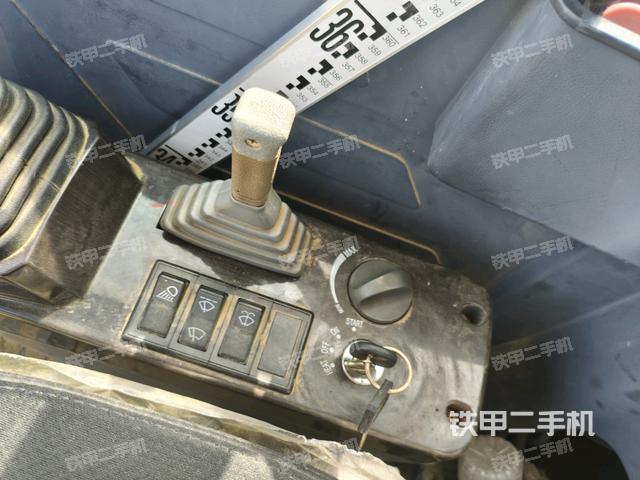 座椅左側控制臺/音響/含左手柄(駕駛室部分) 座椅左側控制臺/音響/含左手柄(駕駛室部分)