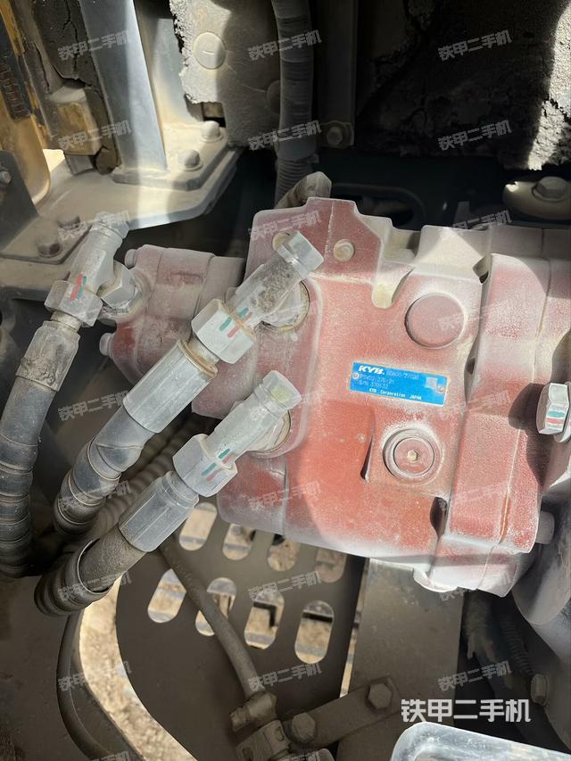 液壓泵艙室正面整體（整機(jī)外觀）