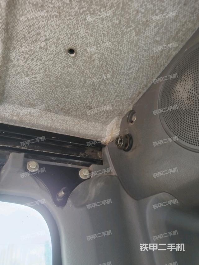 行走控制手柄和踏板?俯拍(駕駛室部分) 行走控制手柄和踏板?俯拍(駕駛室部分)