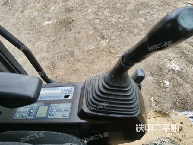 座椅左側(cè)控制臺/音響/含左手柄(駕駛室部分) 座椅左側(cè)控制臺/音響/含左手柄(駕駛室部分)