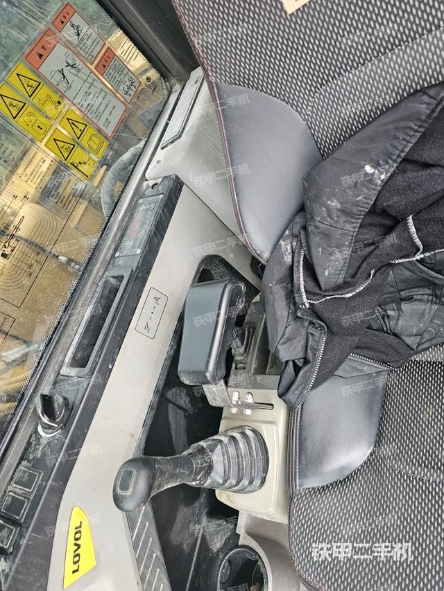 座椅右側控制臺/鑰匙門/油門/含右手柄（駕駛室部分）