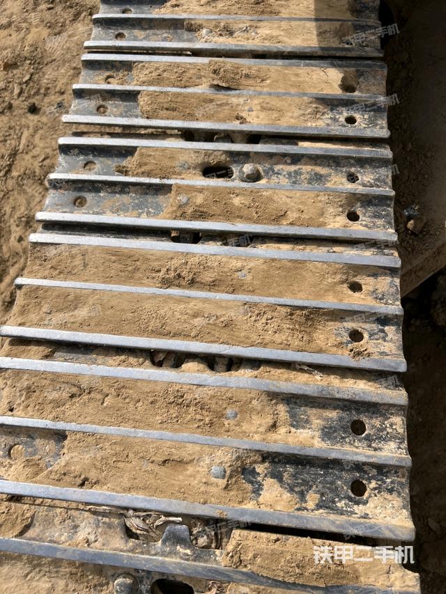 單側(cè)履帶整體（整機(jī)外觀）