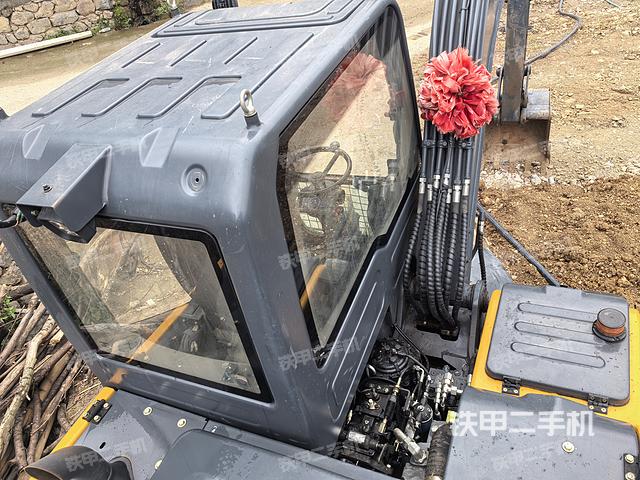 驾驶室顶部（整机外观）