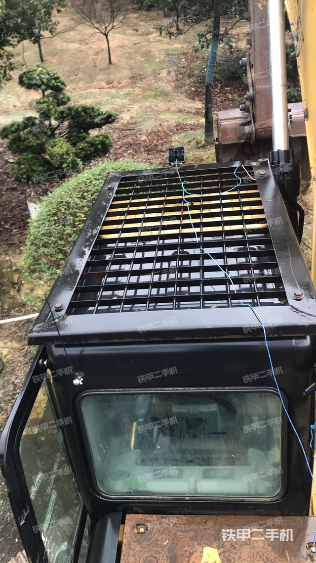 驾驶室顶部（整机外观）