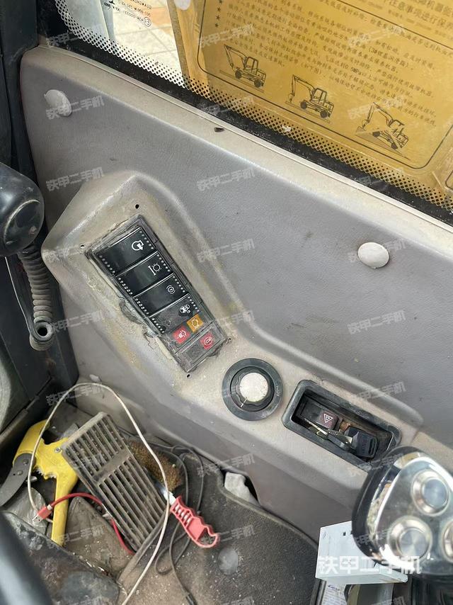 座椅左側(cè)控制臺(tái)/音響/含左手柄（駕駛室部分）