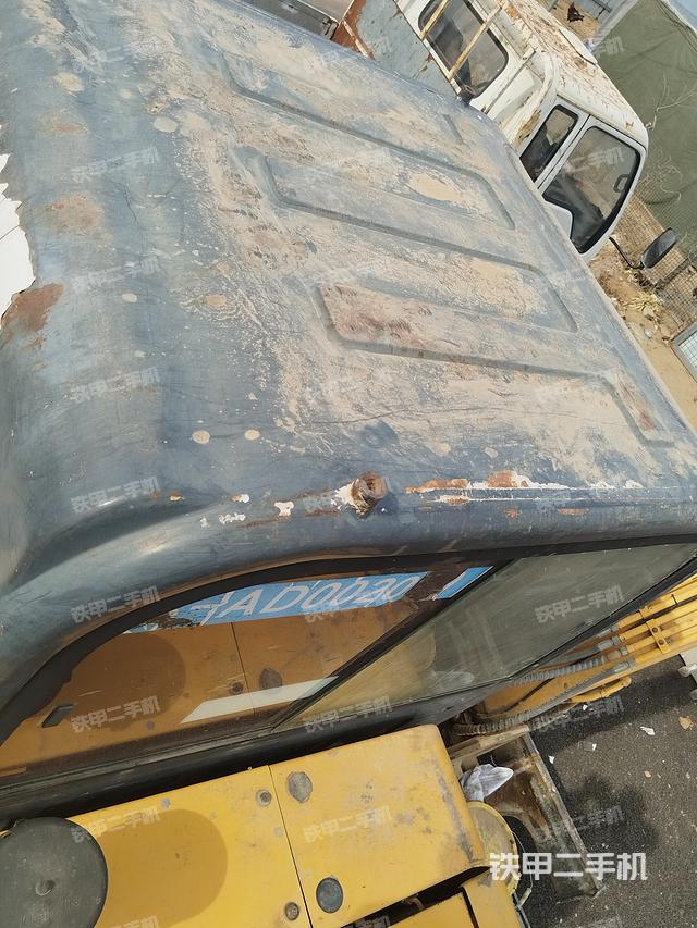 驾驶室顶部（整机外观）