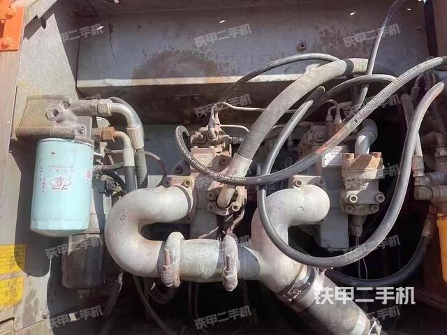 液壓泵艙室正面整體(整機(jī)外觀) 液壓泵艙室正面整體(整機(jī)外觀)