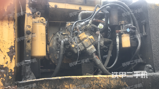 液壓泵艙室正面整體(整機(jī)外觀) 液壓泵艙室正面整體(整機(jī)外觀)