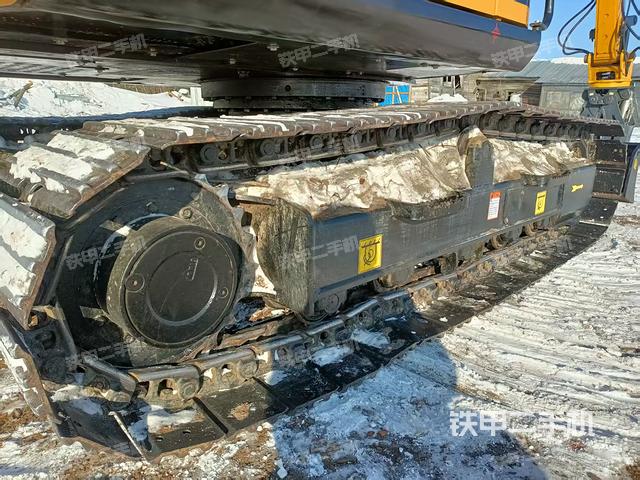 單側(cè)履帶整體(整機外觀) 單側(cè)履帶整體(整機外觀)