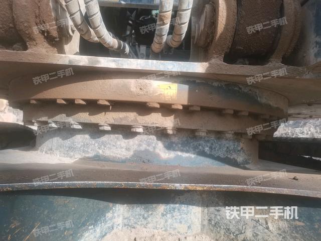 回轉(zhuǎn)馬達和主控閥(整機外觀) 回轉(zhuǎn)馬達和主控閥(整機外觀)